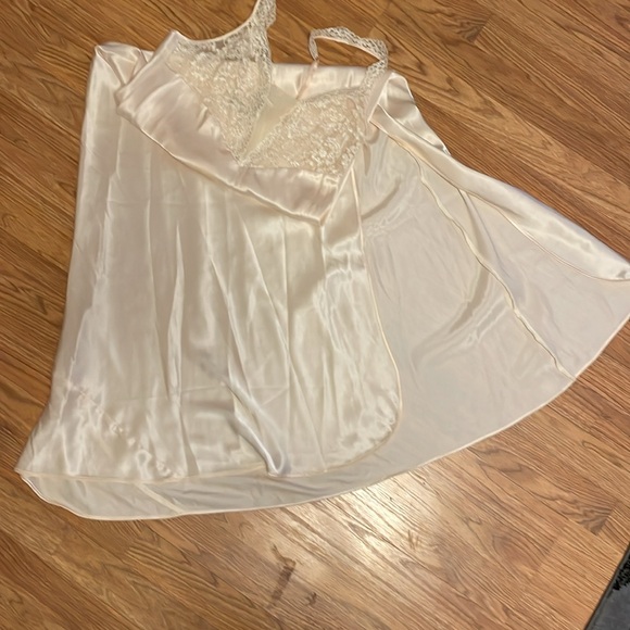 VINTAGE VICTORIA SECRET Sexy, lacey, mesh, long, split, nightgown- GOLD LABEL - Picture 13 of 14